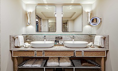 Deniz Manzaralı Bir Odalı Suite